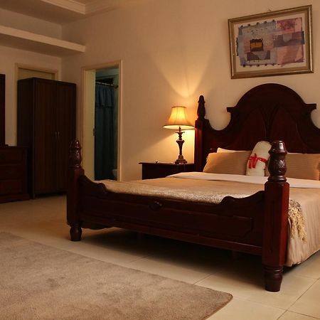 Embassy Suites Hotel Monrovia Kültér fotó
