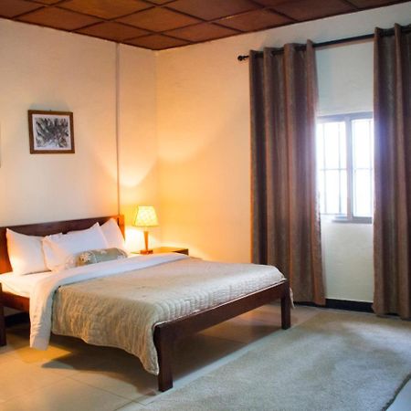 Embassy Suites Hotel Monrovia Kültér fotó