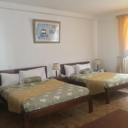 Embassy Suites Hotel Monrovia Kültér fotó