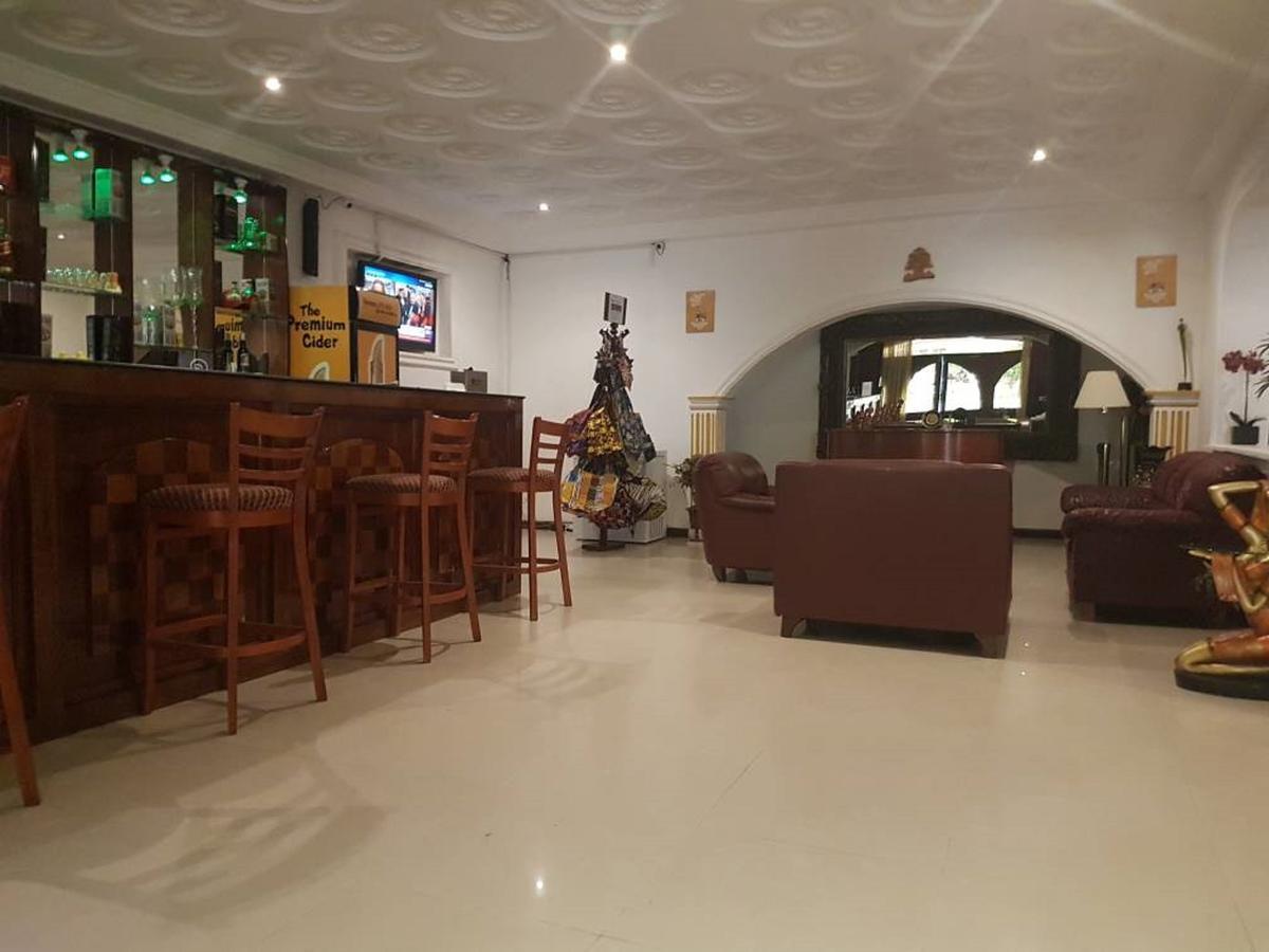 Embassy Suites Hotel Monrovia Kültér fotó