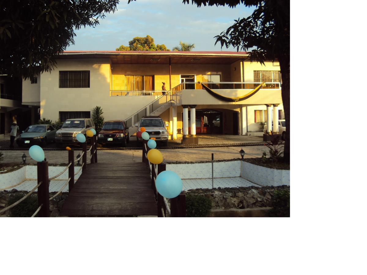 Embassy Suites Hotel Monrovia Kültér fotó