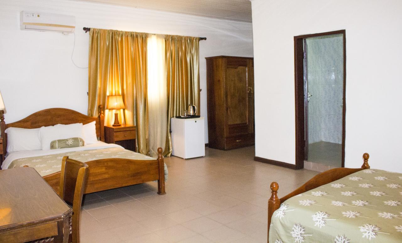 Embassy Suites Hotel Monrovia Kültér fotó