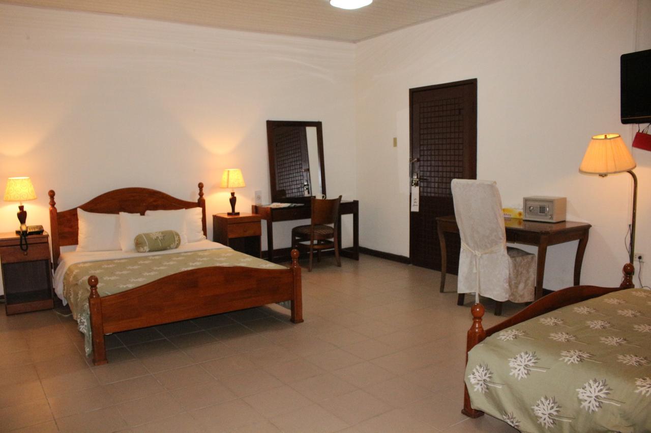 Embassy Suites Hotel Monrovia Kültér fotó