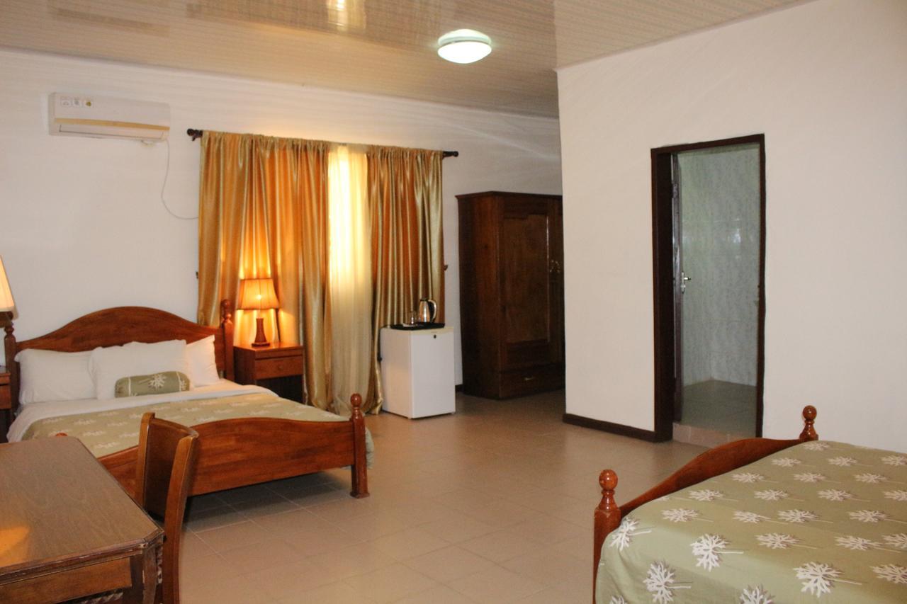 Embassy Suites Hotel Monrovia Kültér fotó