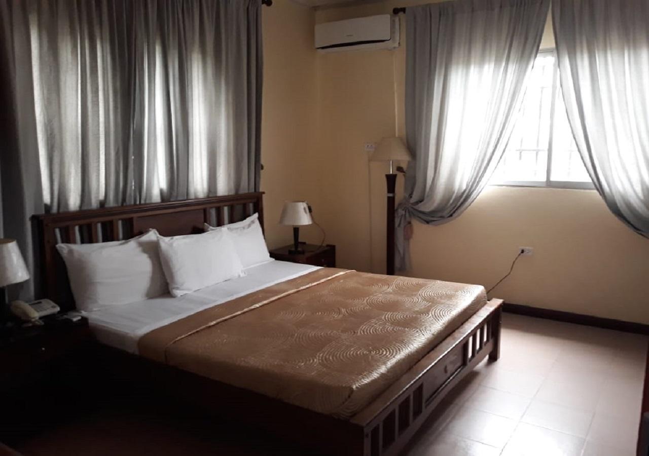 Embassy Suites Hotel Monrovia Kültér fotó