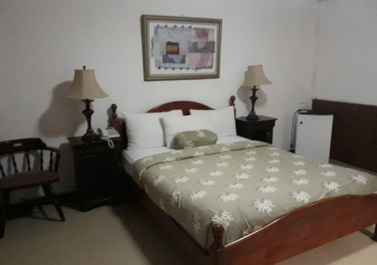 Embassy Suites Hotel Monrovia Kültér fotó