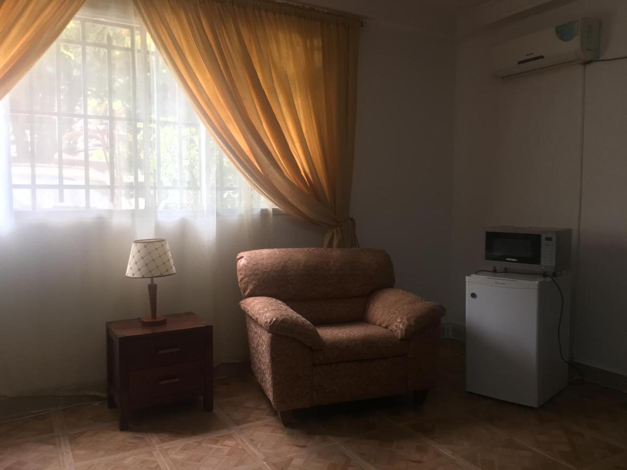 Embassy Suites Hotel Monrovia Kültér fotó